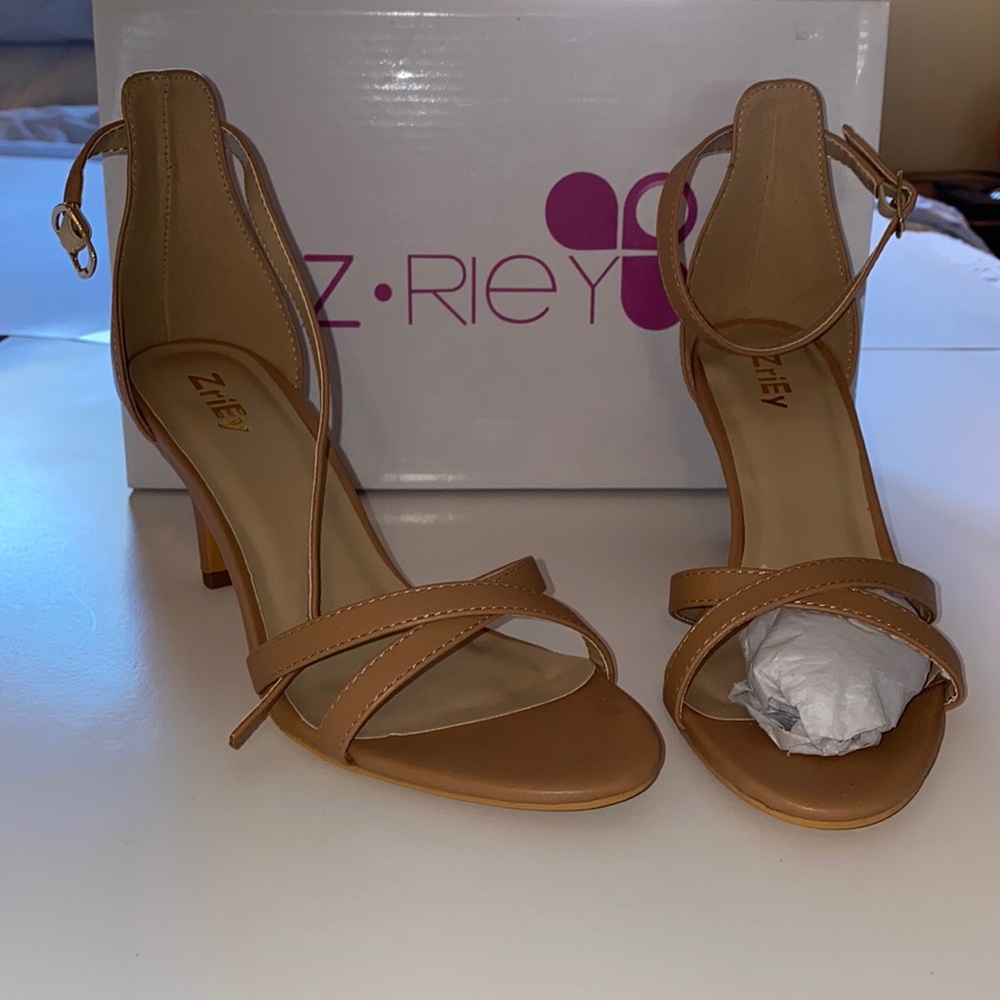 Tan strappy heals size 5 NWB